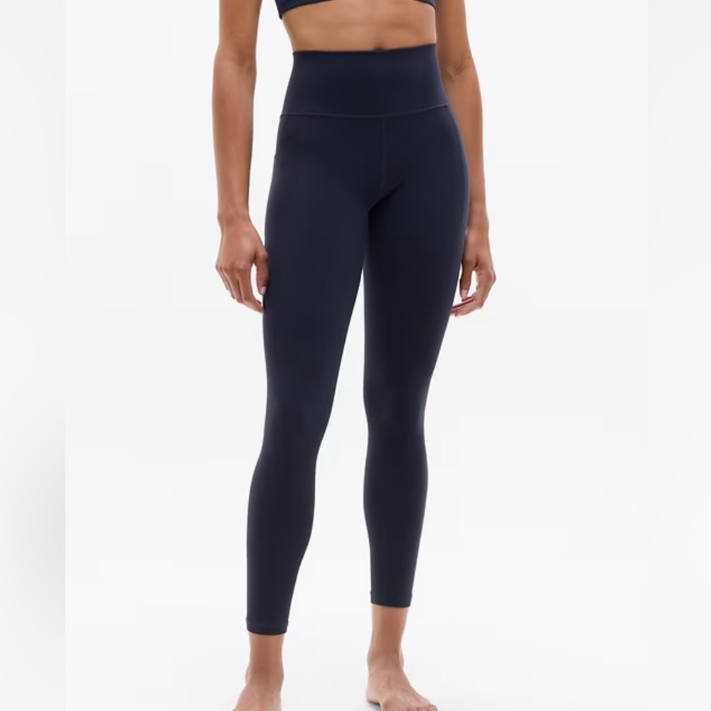 Athleta Salutation Stash 7/8 leggings
